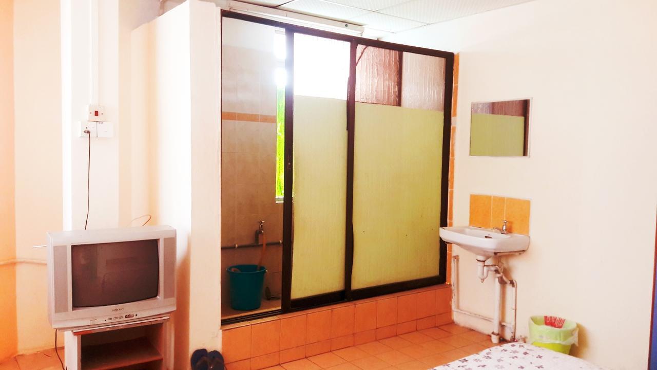 Hotel Makmur クアンタン エクステリア 写真